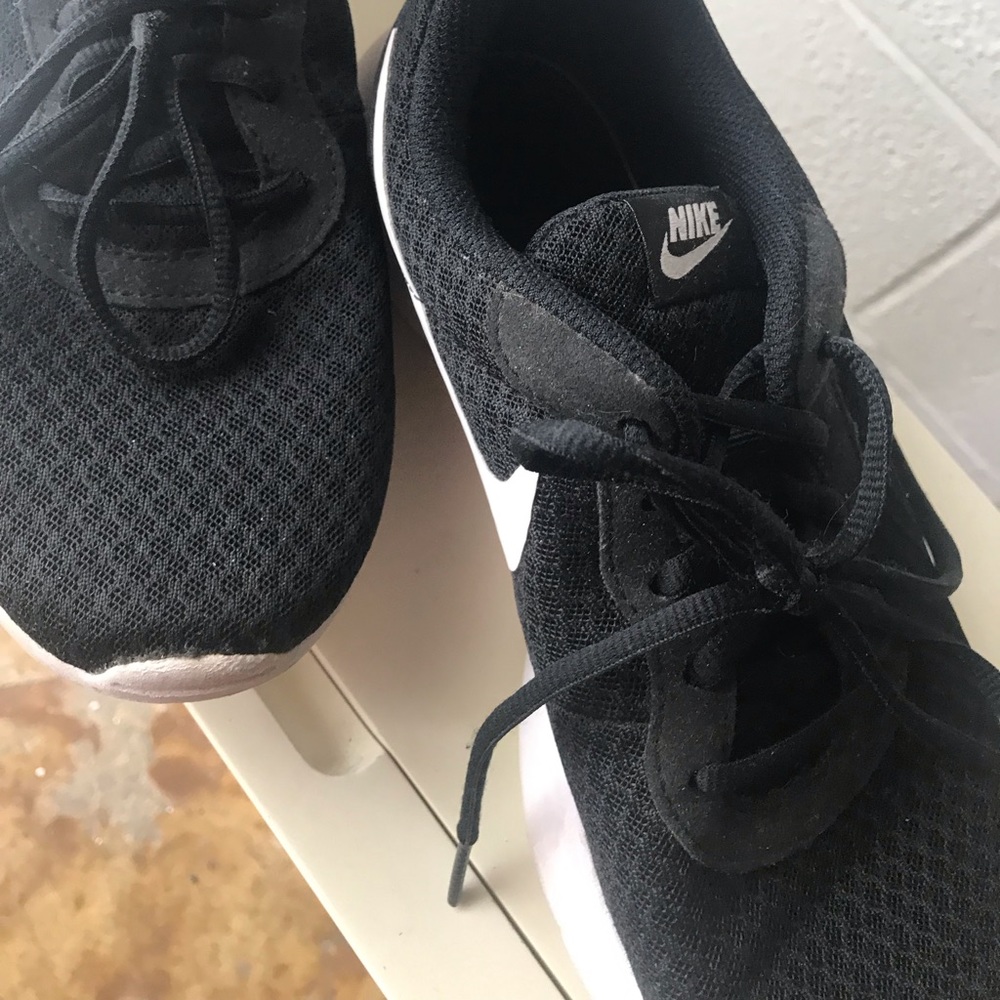 Black w: White swoosh Nike - Picture 3 of 13